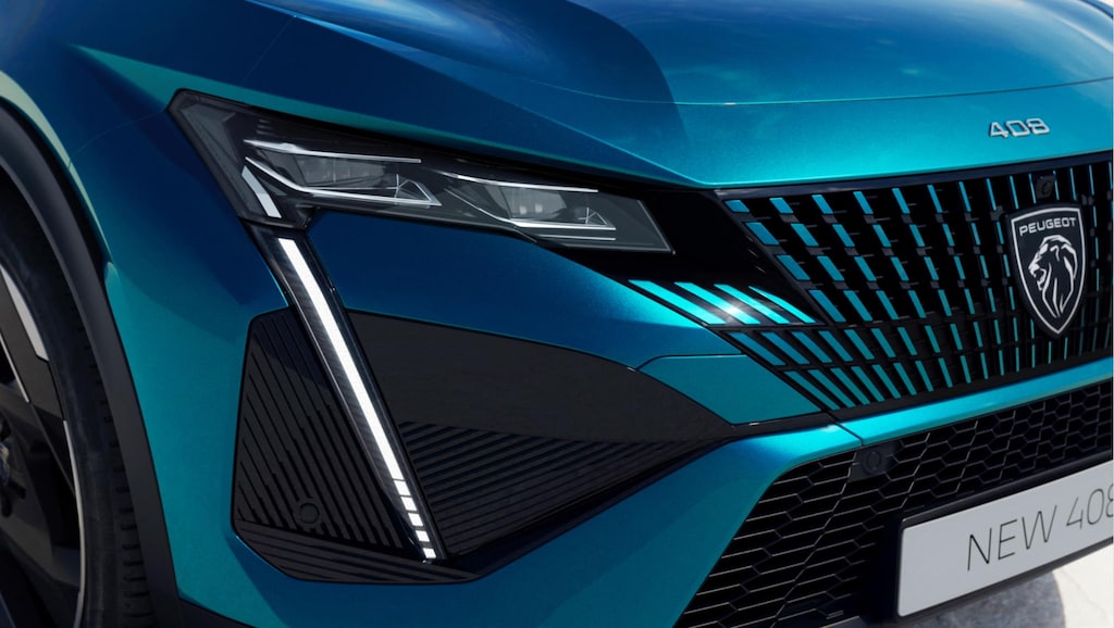 PEUGEOT 408 front-end light signature design