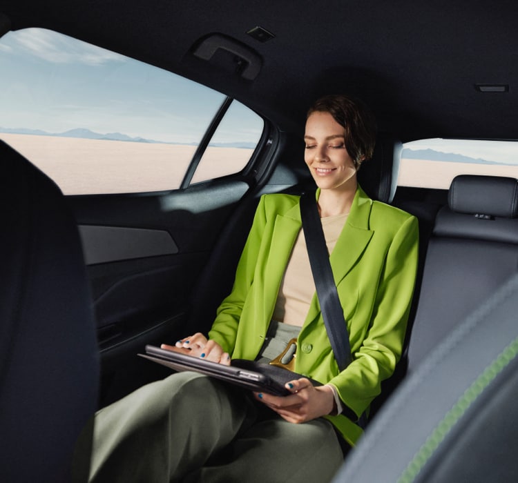 Peugeot 408 back seat view