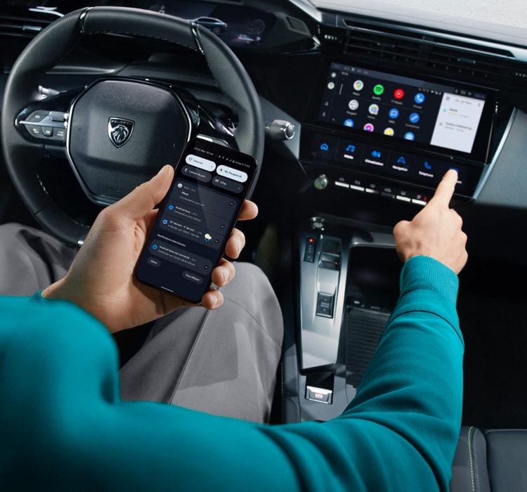 New PEUGEOT 408 connected devices